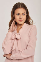 داليدرس بلوزة نسائية سادة بربطة عنق