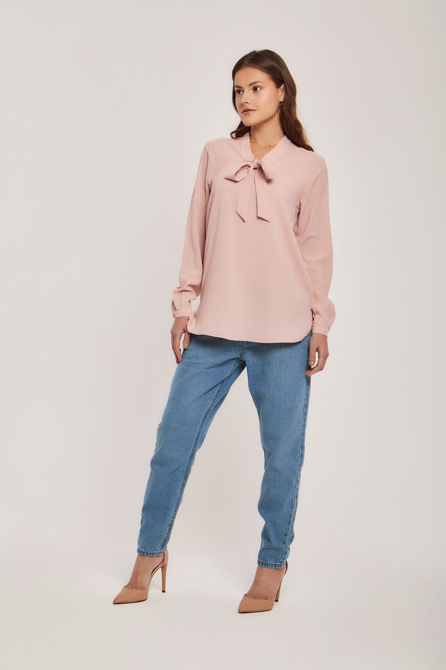 داليدرس بلوزة نسائية سادة بربطة عنق