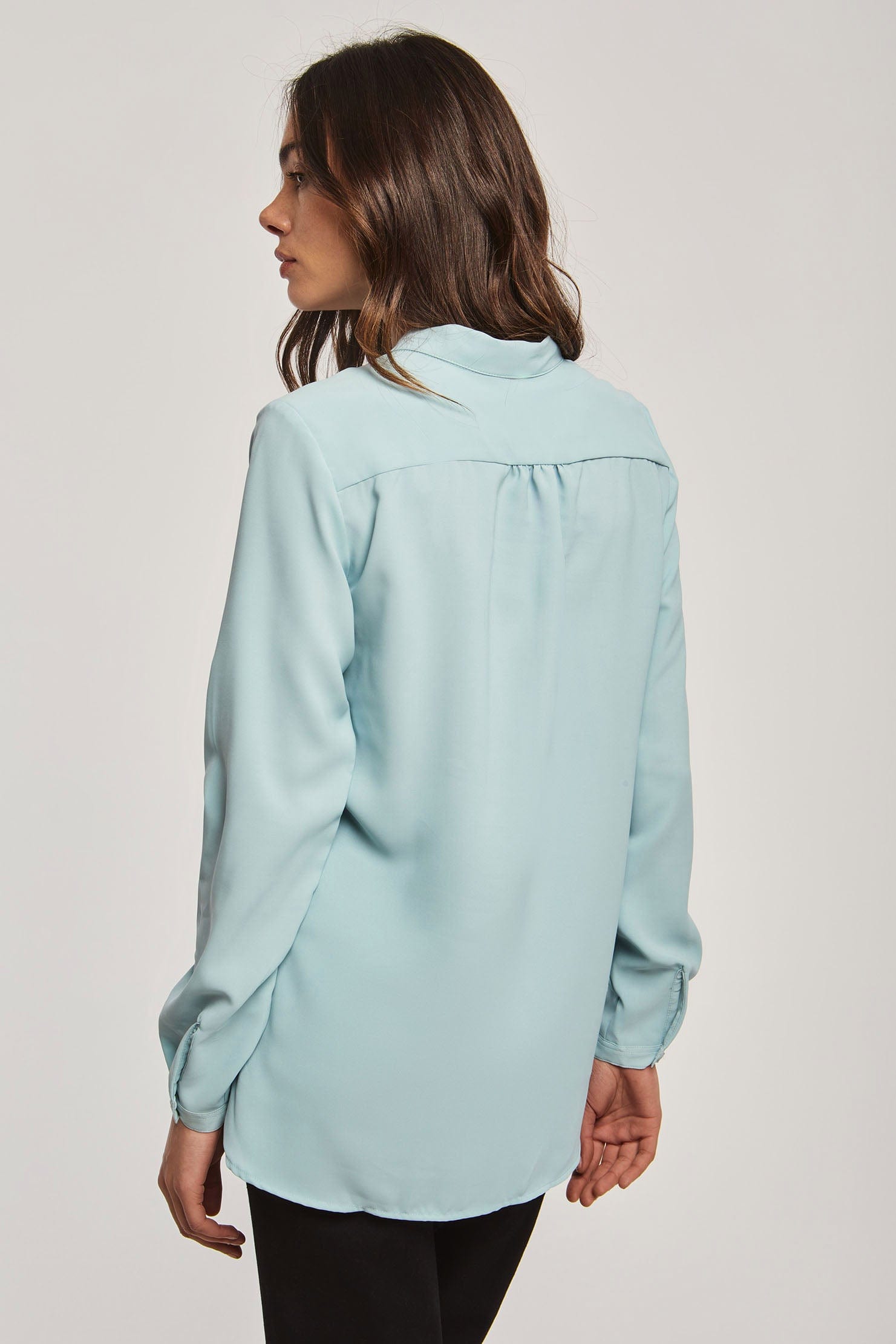 داليدرس بلوزة نسائية سادة بربطة عنق