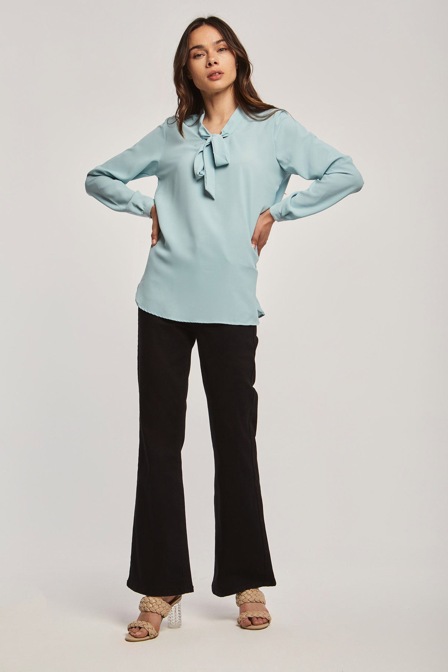 داليدرس بلوزة نسائية سادة بربطة عنق