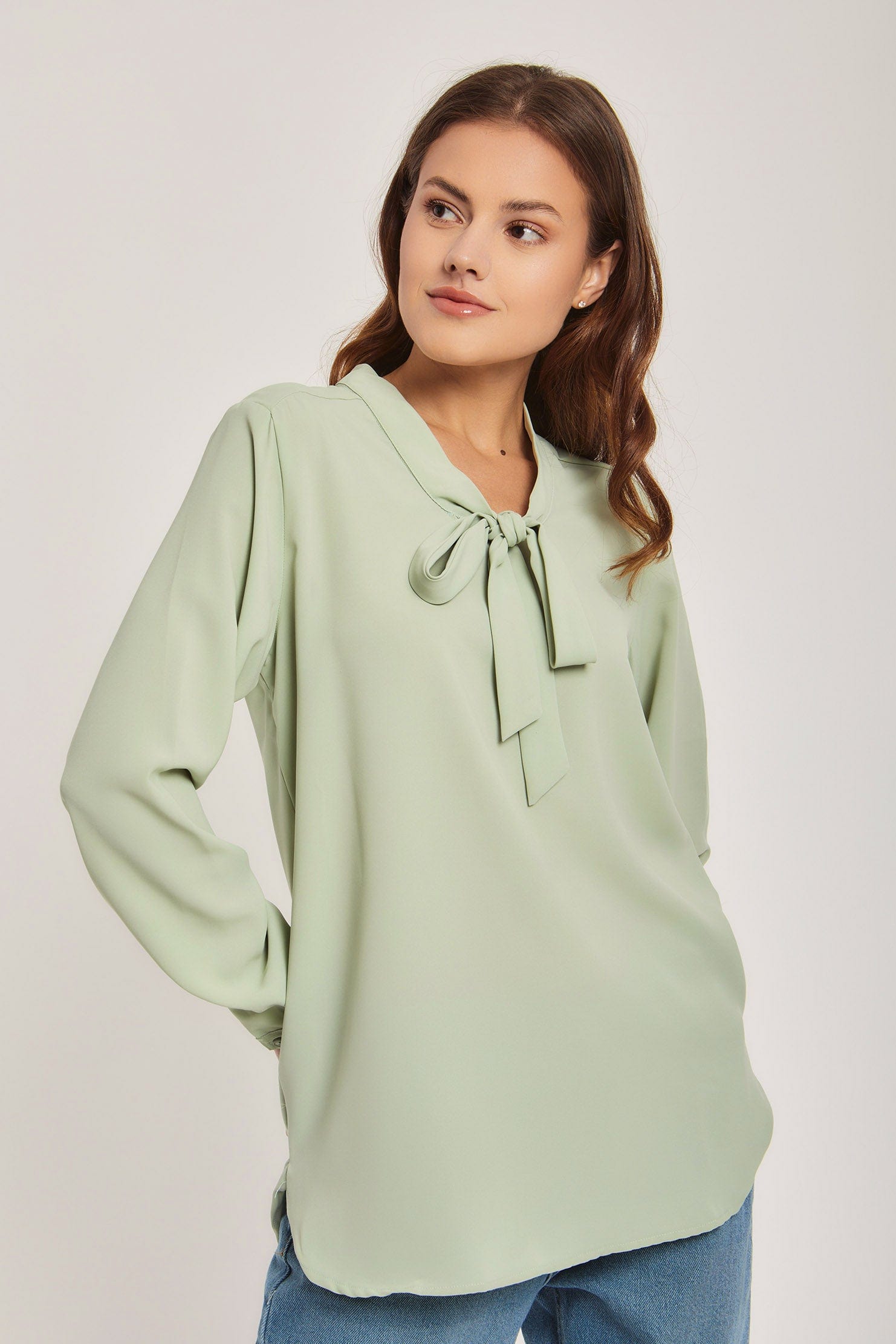 داليدرس بلوزة نسائية سادة بربطة عنق