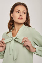 داليدرس بلوزة نسائية سادة بربطة عنق