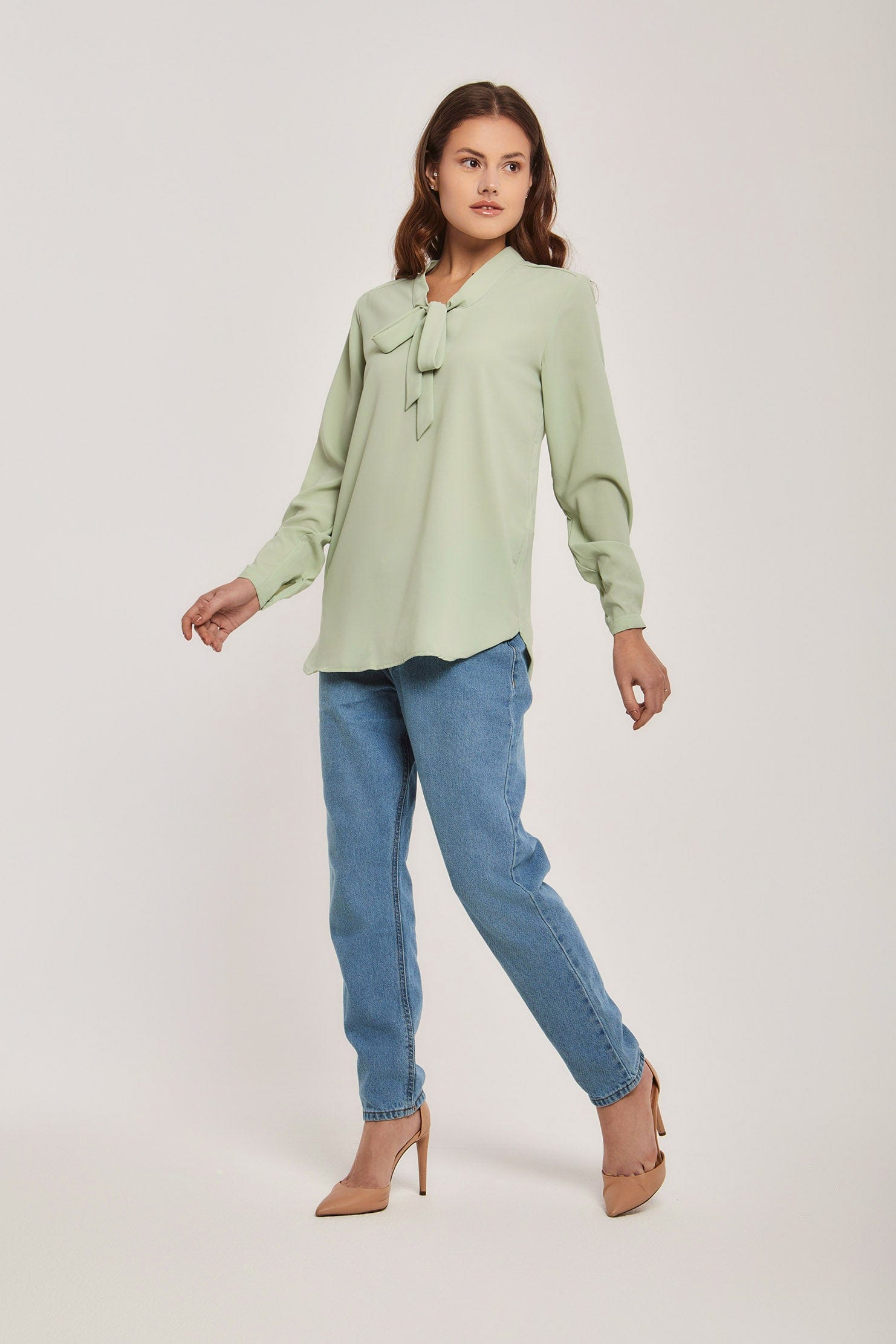 داليدرس بلوزة نسائية سادة بربطة عنق