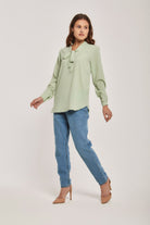 داليدرس بلوزة نسائية سادة بربطة عنق