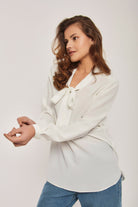 داليدرس بلوزة نسائية سادة بربطة عنق