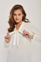 داليدرس بلوزة نسائية سادة بربطة عنق