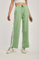 داليدرس بنطال نسائي سادة بخط جانبي أخضر