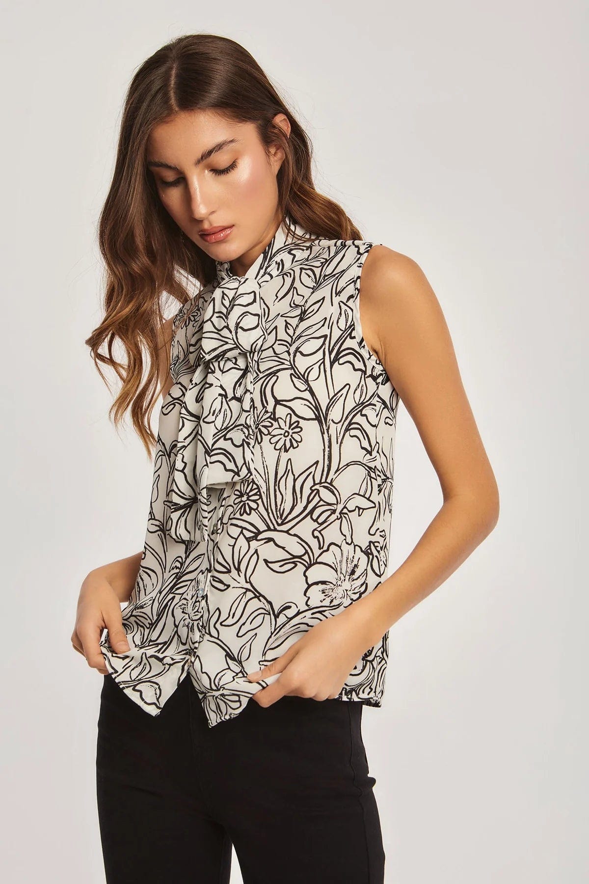 داليدرس بلوزة كت منقوشة أسود