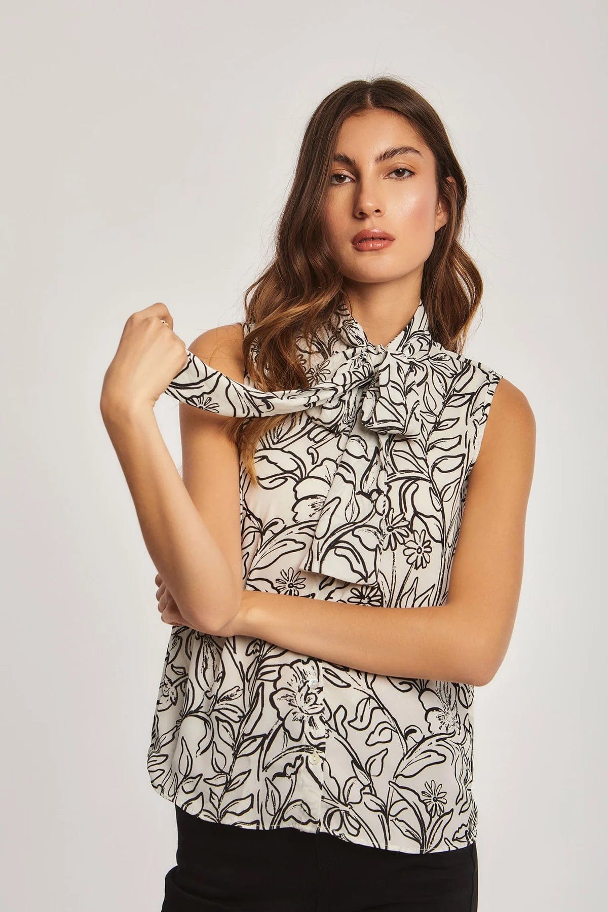 داليدرس بلوزة كت منقوشة أسود