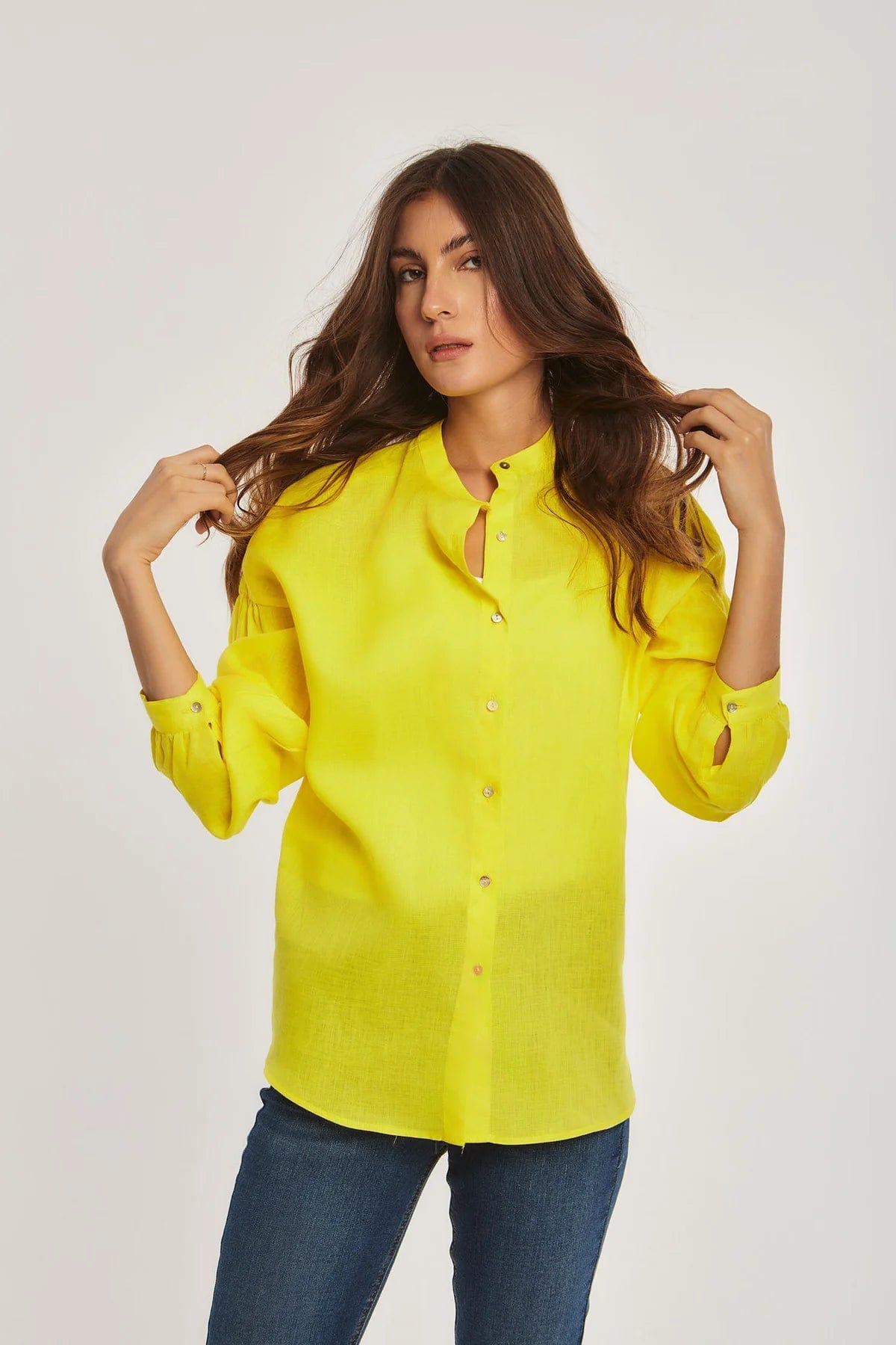 داليدرس بلوزة سادة بأزرار أمامية كم طويل