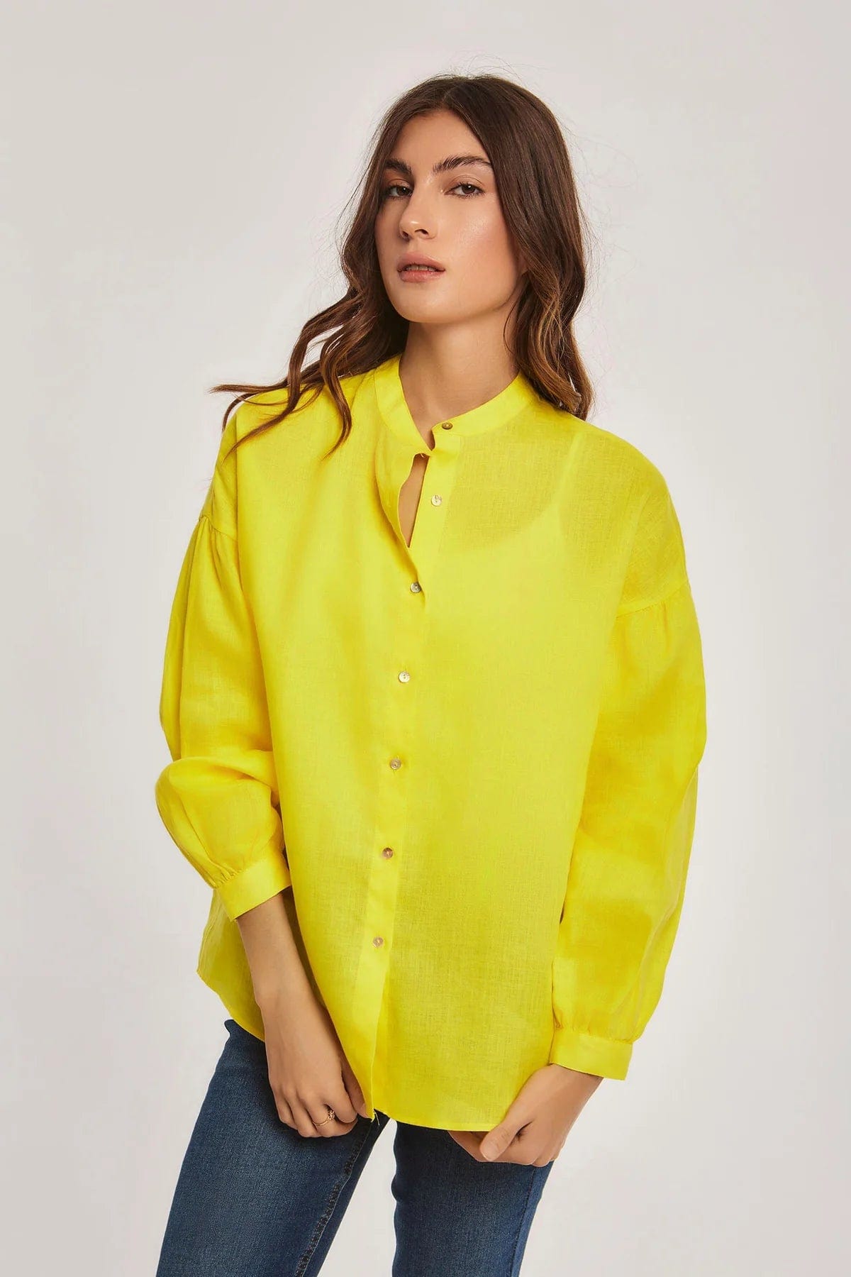 داليدرس بلوزة سادة بأزرار أمامية كم طويل