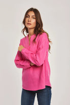 داليدرس بلوزة نسائية سادة بفتحة صدر V