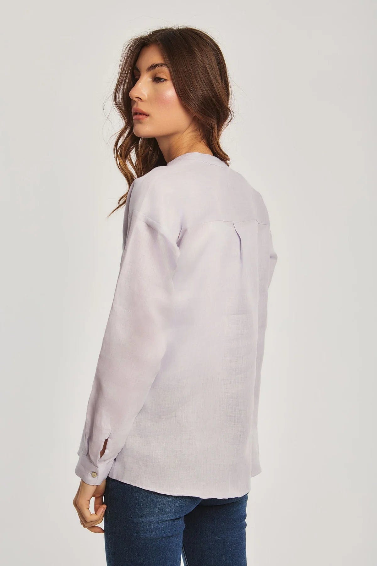 داليدرس بلوزة نسائية سادة بفتحة صدر V