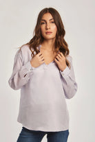 داليدرس بلوزة نسائية سادة بفتحة صدر V