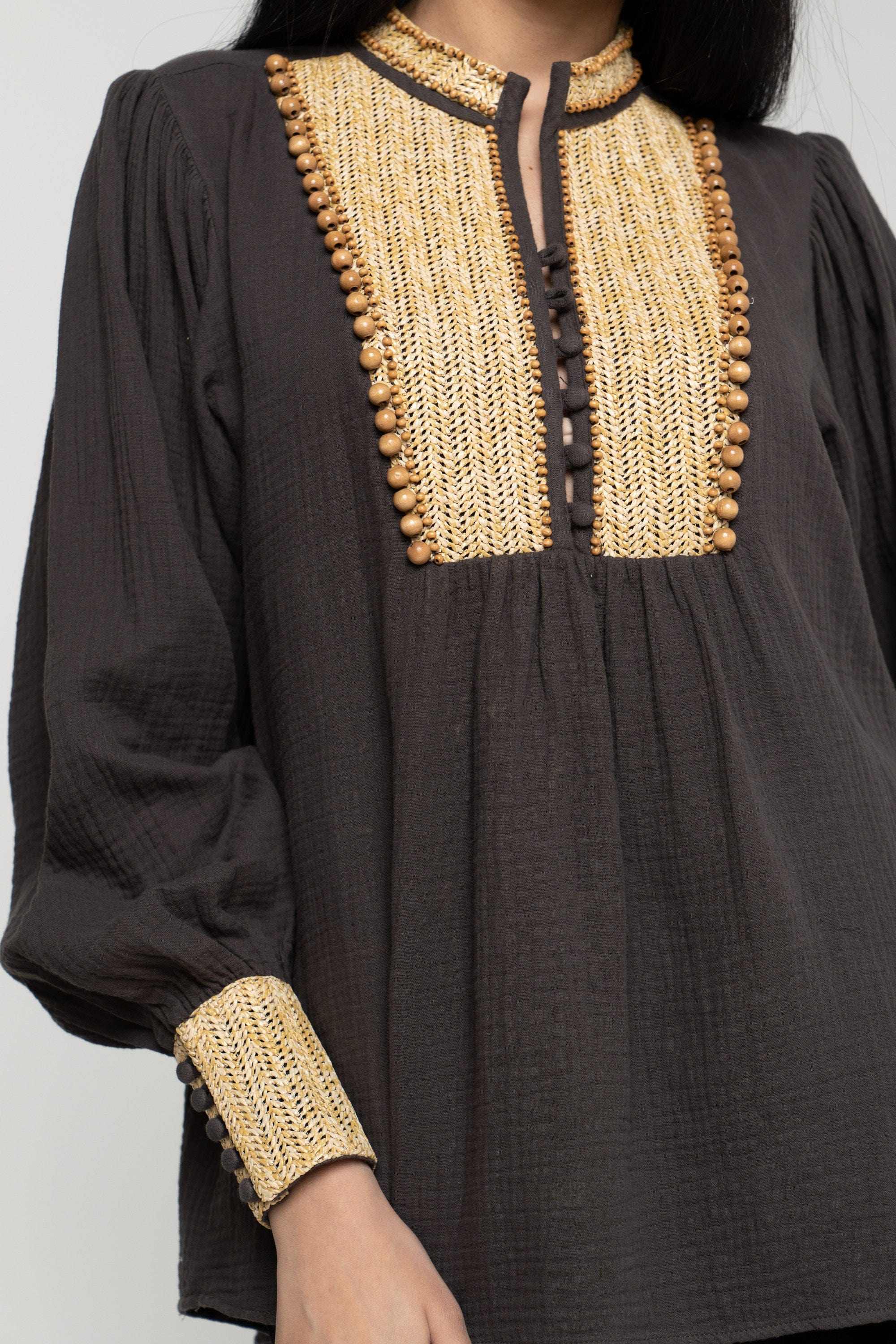 داليدرس بلوزة نسائية بتطريز على الصدر