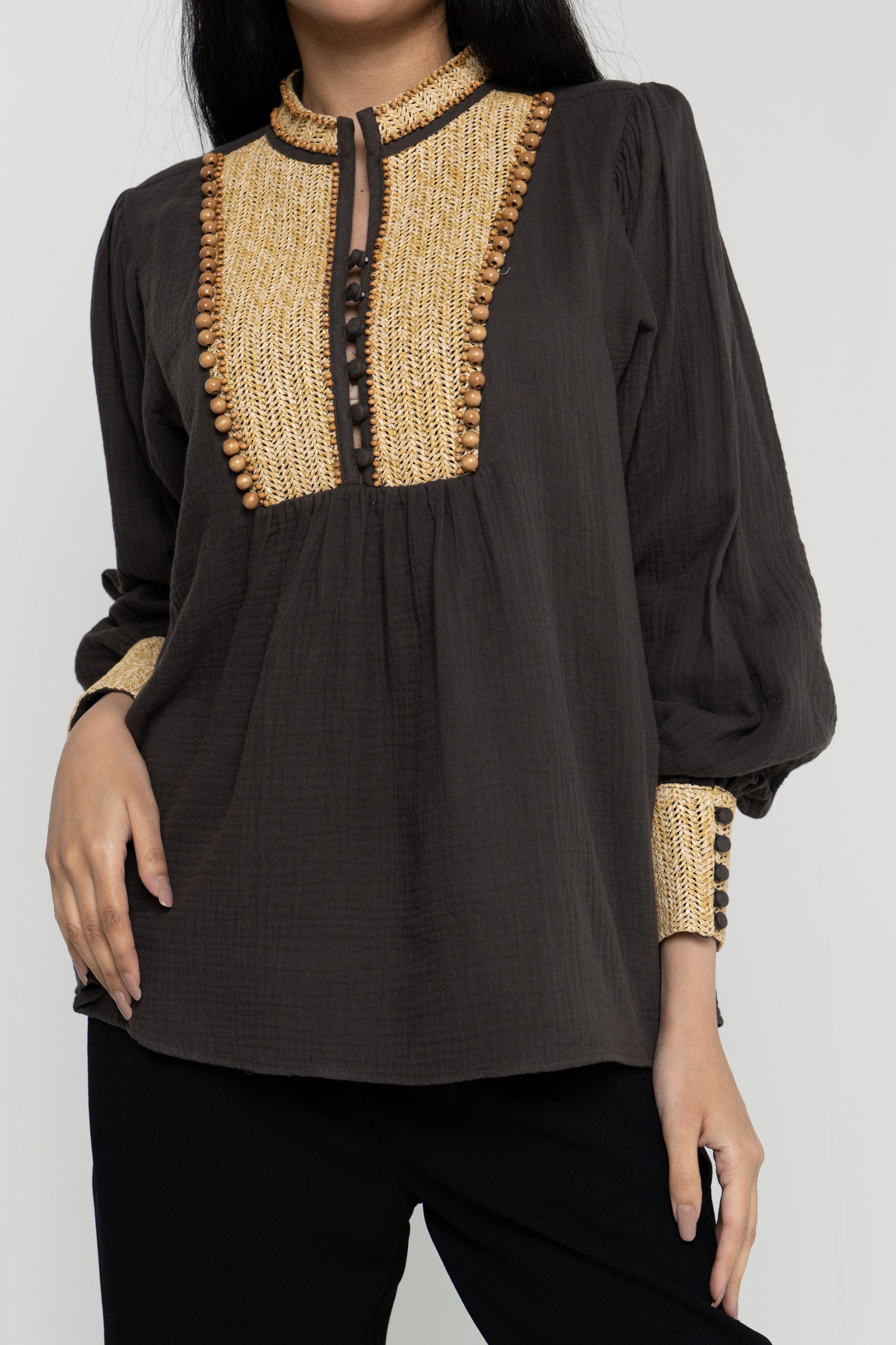 داليدرس بلوزة نسائية بتطريز على الصدر