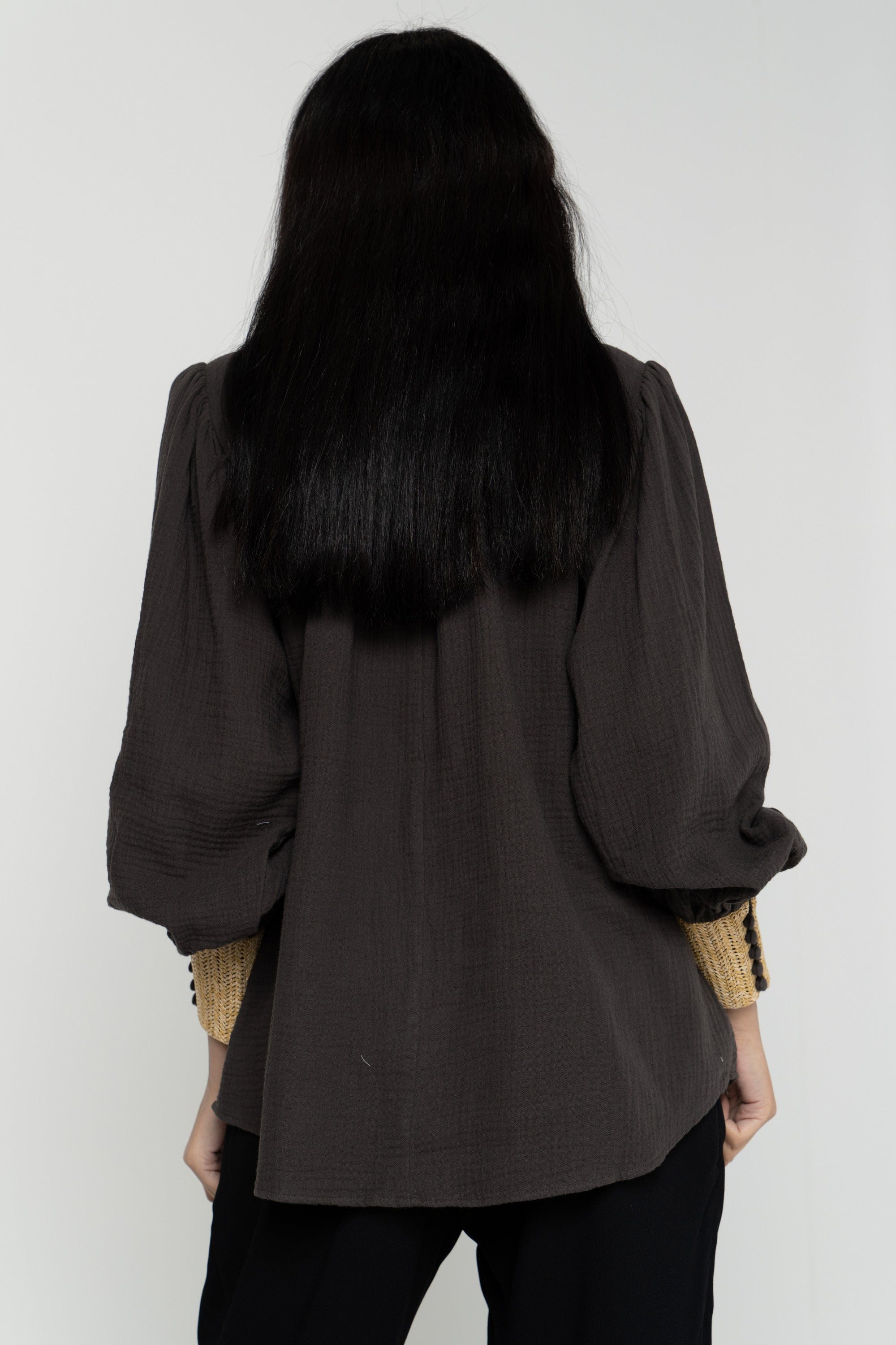 داليدرس بلوزة نسائية بتطريز على الصدر