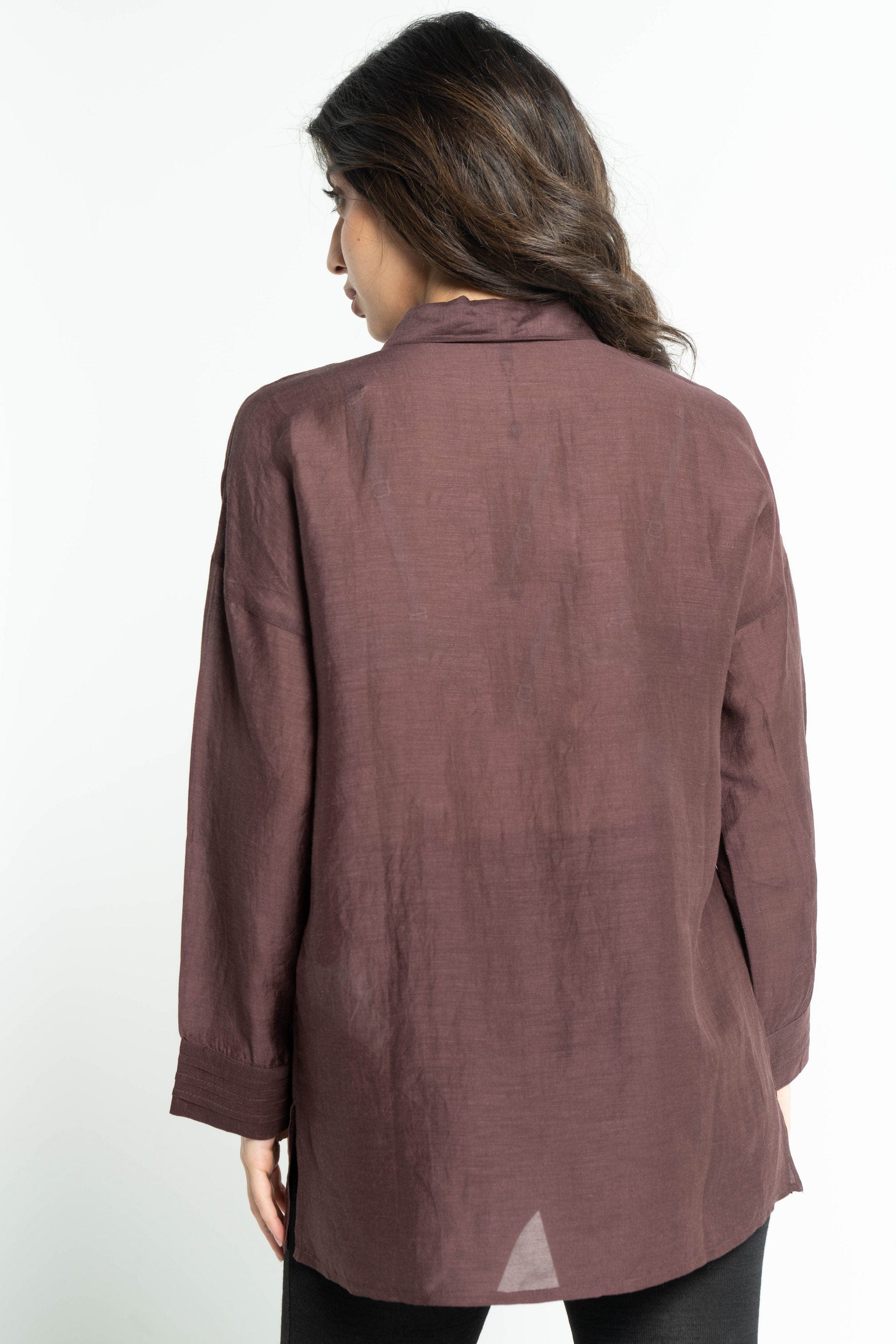 داليدرس بلوزة نسائية بأزرار أمامية بتطريز على الصدر أحمر داكن