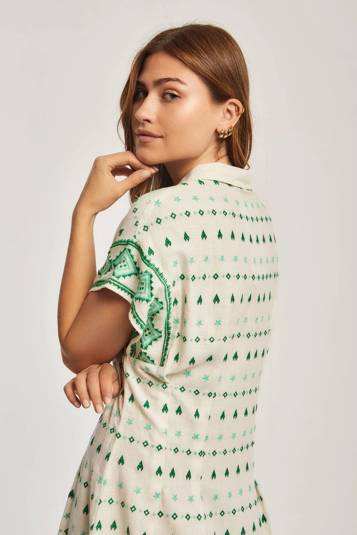 داليدرس فستان نسائي منقوش بأزرار أمامية أخضر