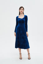 نتشي فستان نسائي ميدي اكمام طويلة وفتحة صدر عريضه