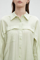 ميكا بلوزة نسائية سادة بقصة على الصدر واكمام طويلة