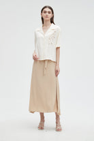 ميكا قميص مخرم من الجانب بأزرار أمامية نص كم نسائي