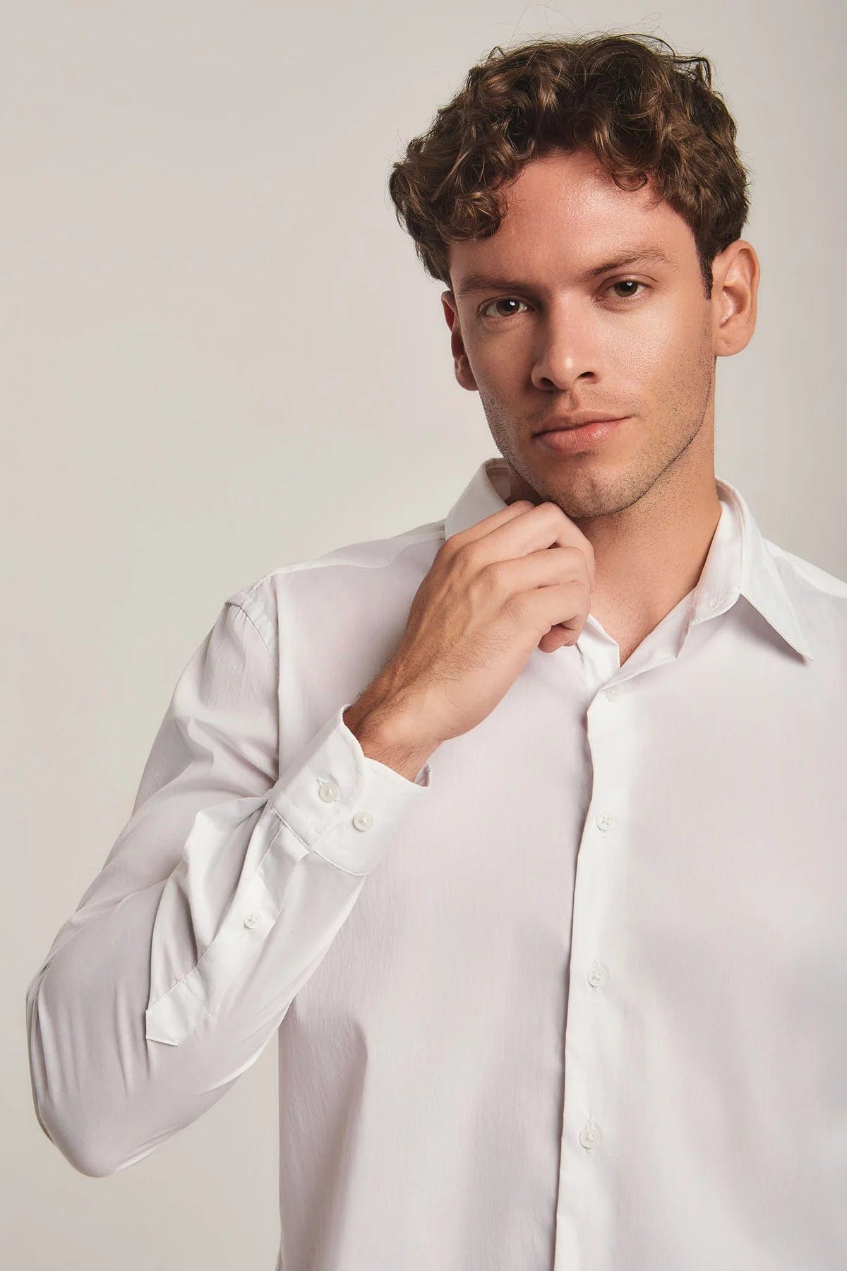 داليدرس قميص رجالي سادة بأزرار أمامية كم طويل