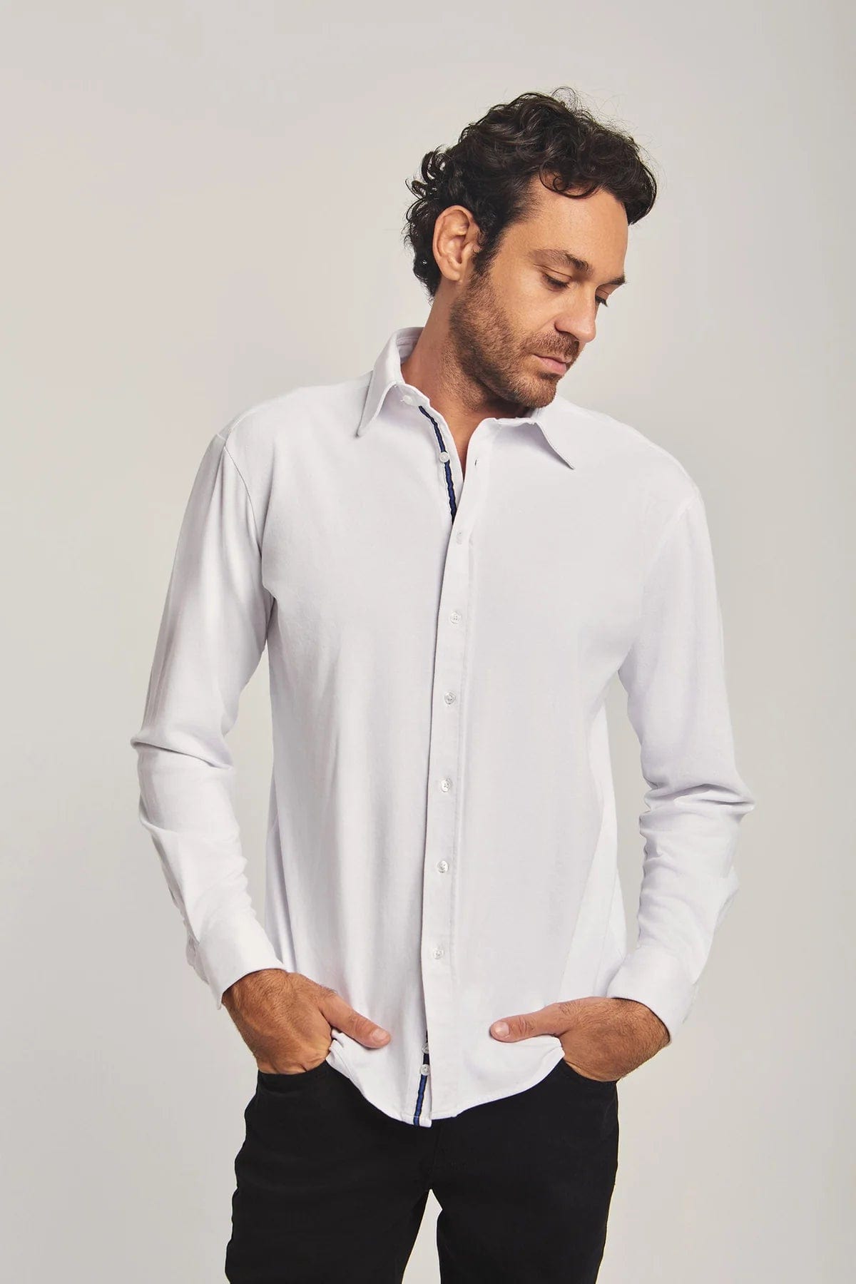 داليدرس قميص رجالي سادة كم طويل بياقة أبيض