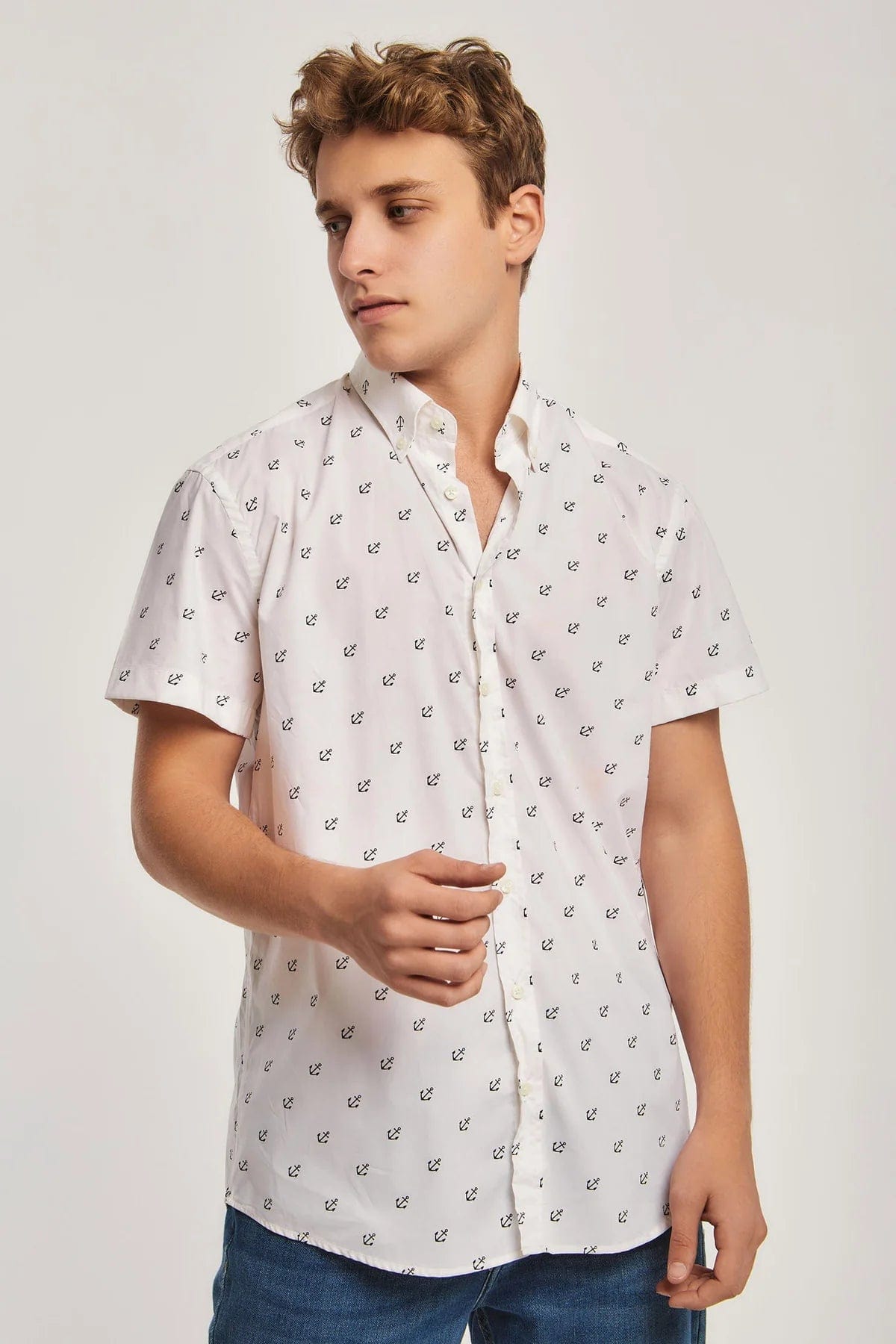 داليدرس قميص منقوش نص كم بأزرار أمامية رجالي أبيض