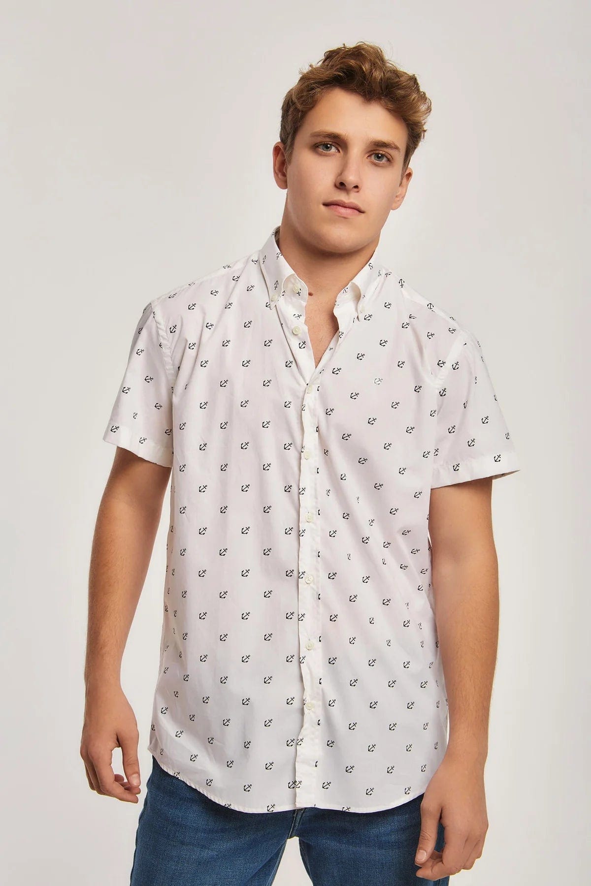 داليدرس قميص منقوش نص كم بأزرار أمامية رجالي أبيض