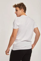 داليدرس تيشيرت منقوش من الصدر نص كم رجالي