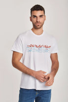 داليدرس تيشيرت نص كم بطبعة أمامية رجالي أبيض