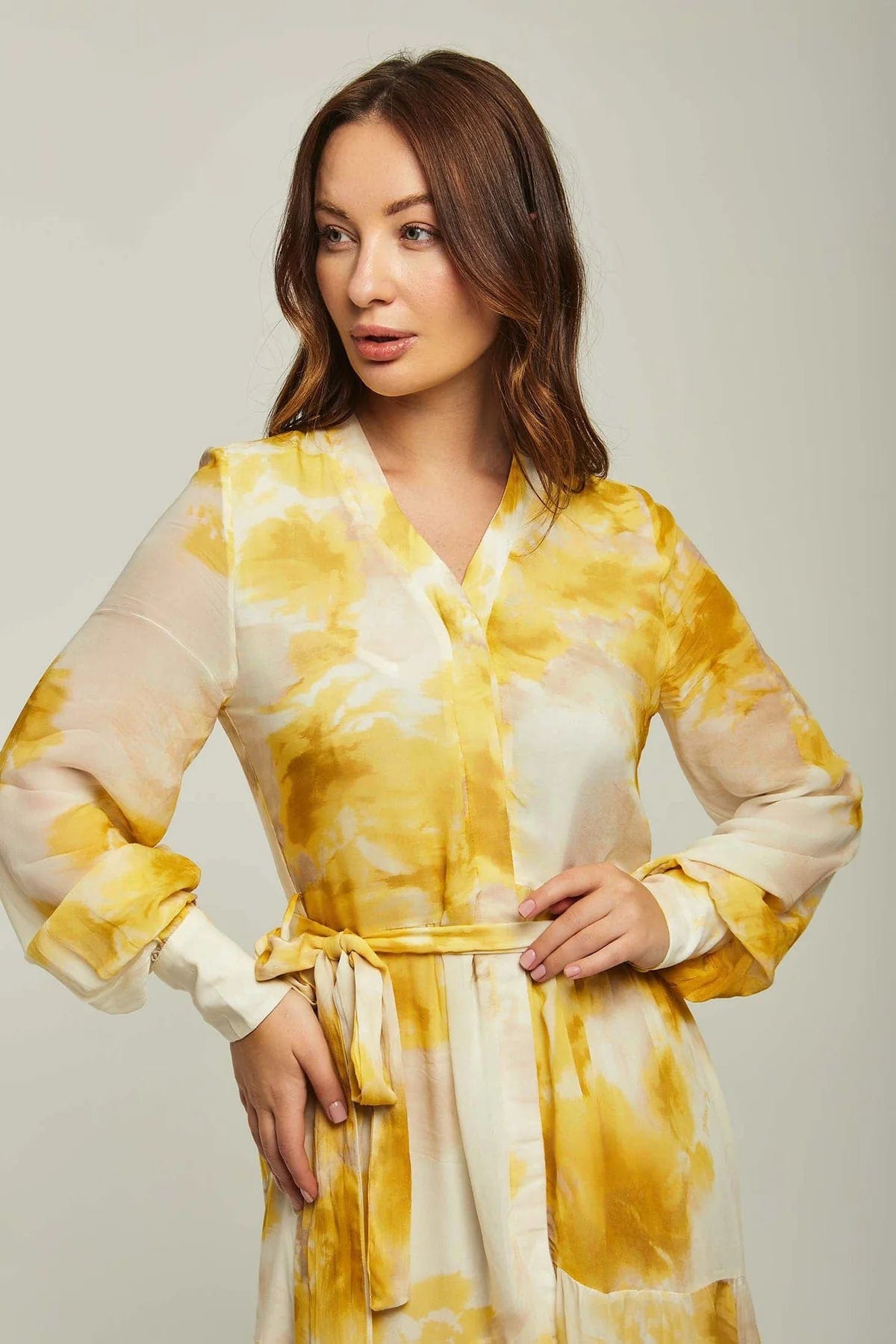 داليدرس فستان نسائي مطبوع كم طويل بفتحة أمامية أصفر بريمروز