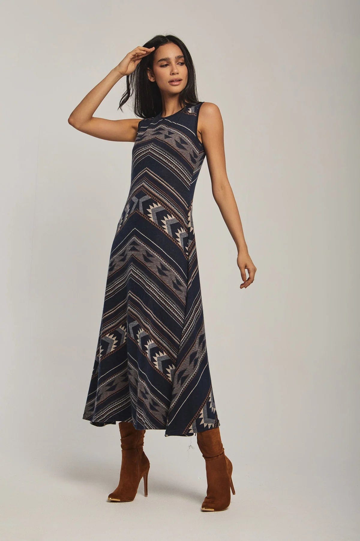 داليدرس فستان نسائي ميدي بدون أكمام أسود سحلبي