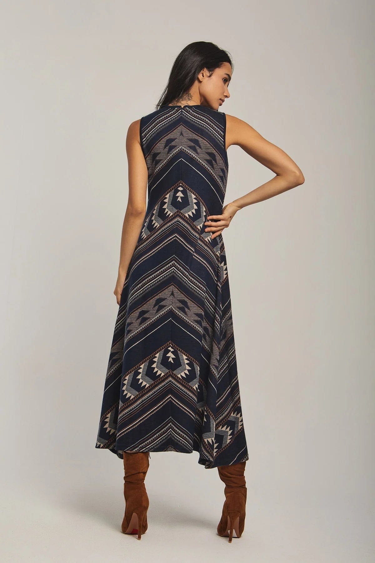 داليدرس فستان نسائي ميدي بدون أكمام أسود سحلبي