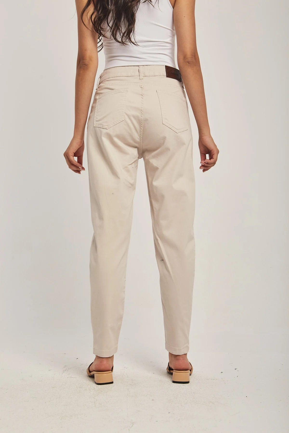 داليدرس بنطال نسائي تشينو سادة زيتوني