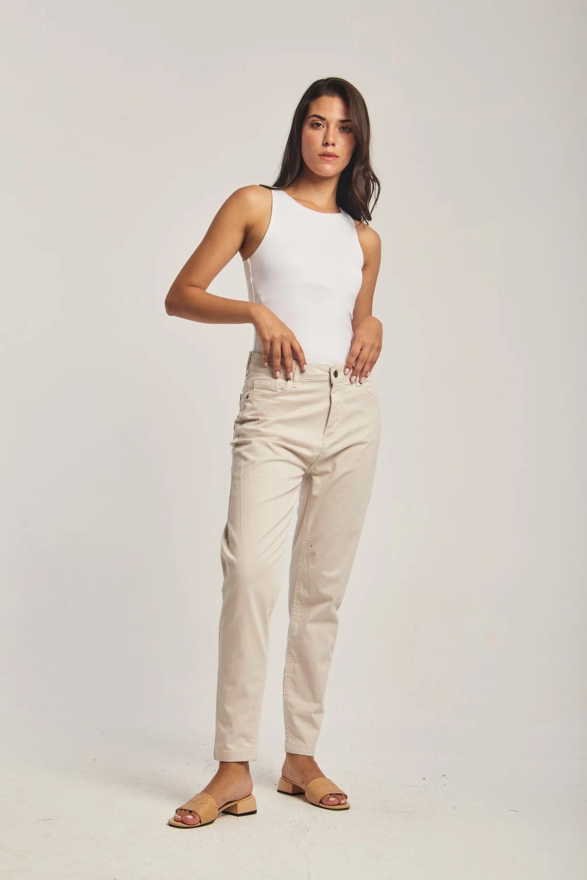 داليدرس بنطال نسائي تشينو سادة زيتوني