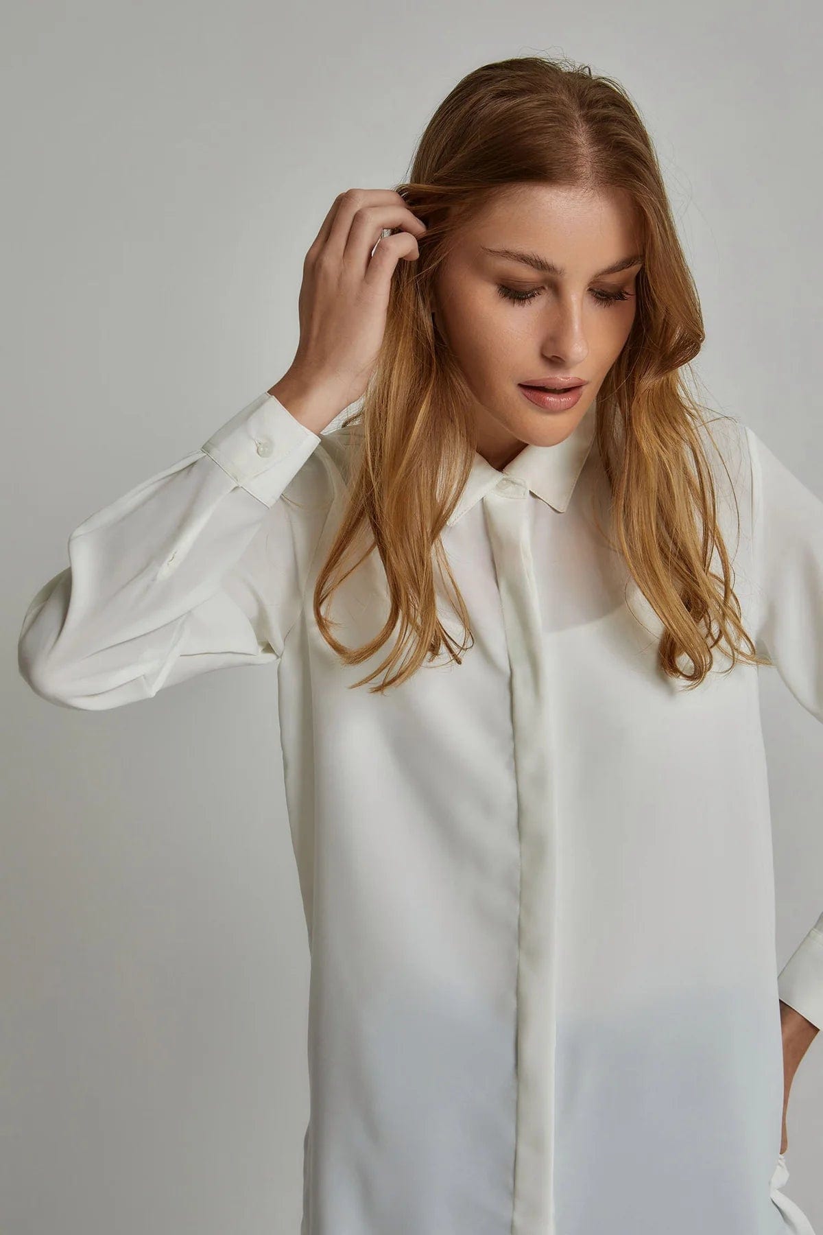 داليدرس بلوزة نسائية سادة بأكمام طويلة