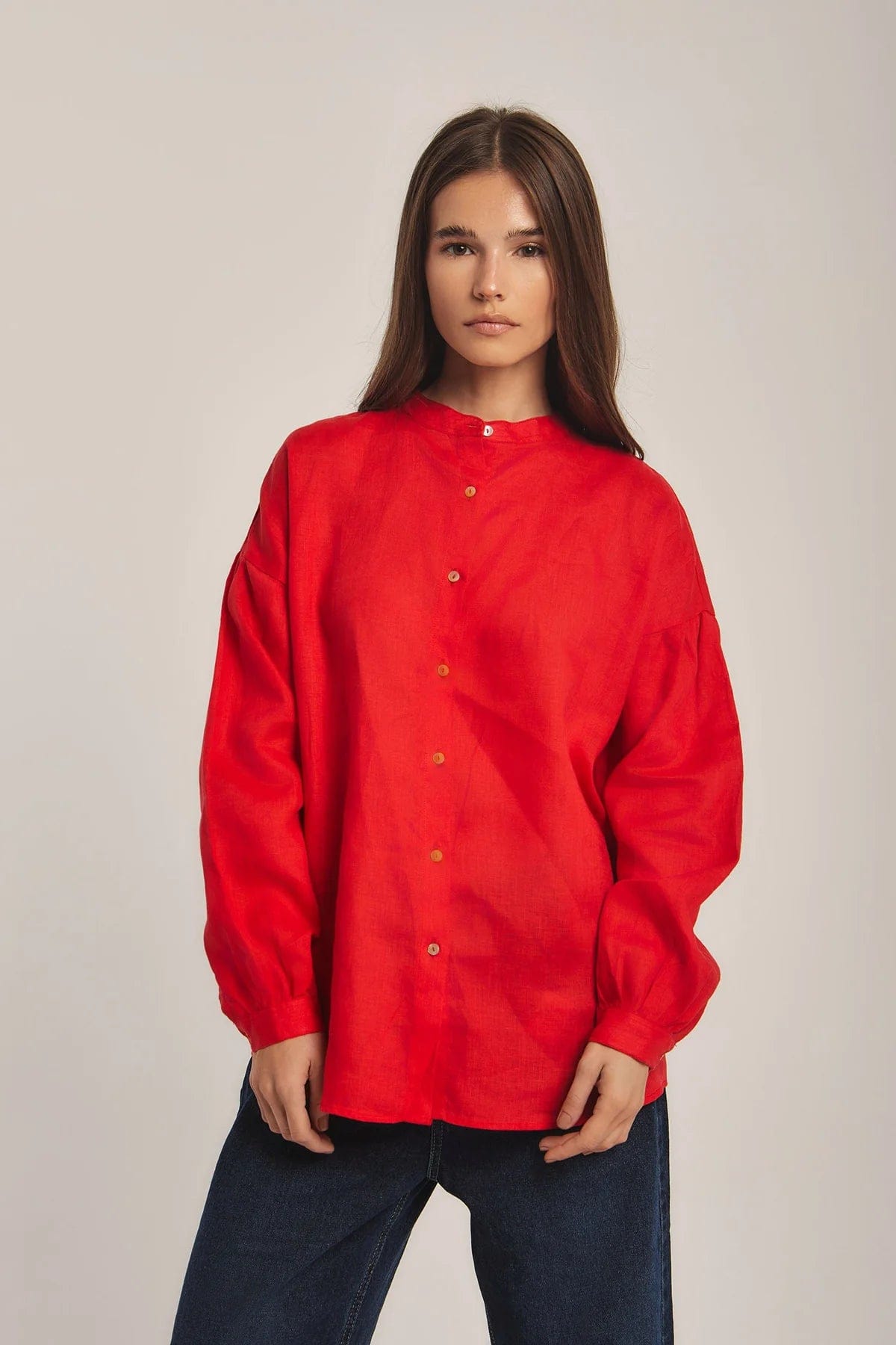 داليدرس بلوزة سادة بأزرار أمامية كم طويل