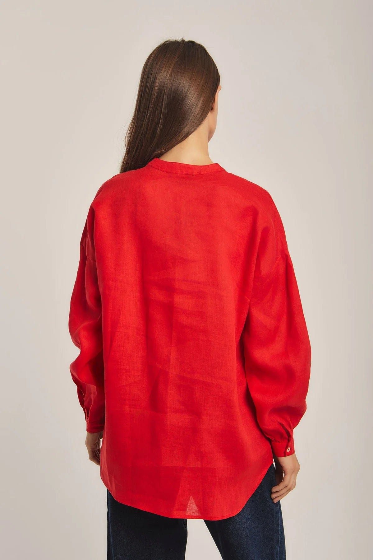 داليدرس بلوزة سادة بأزرار أمامية كم طويل