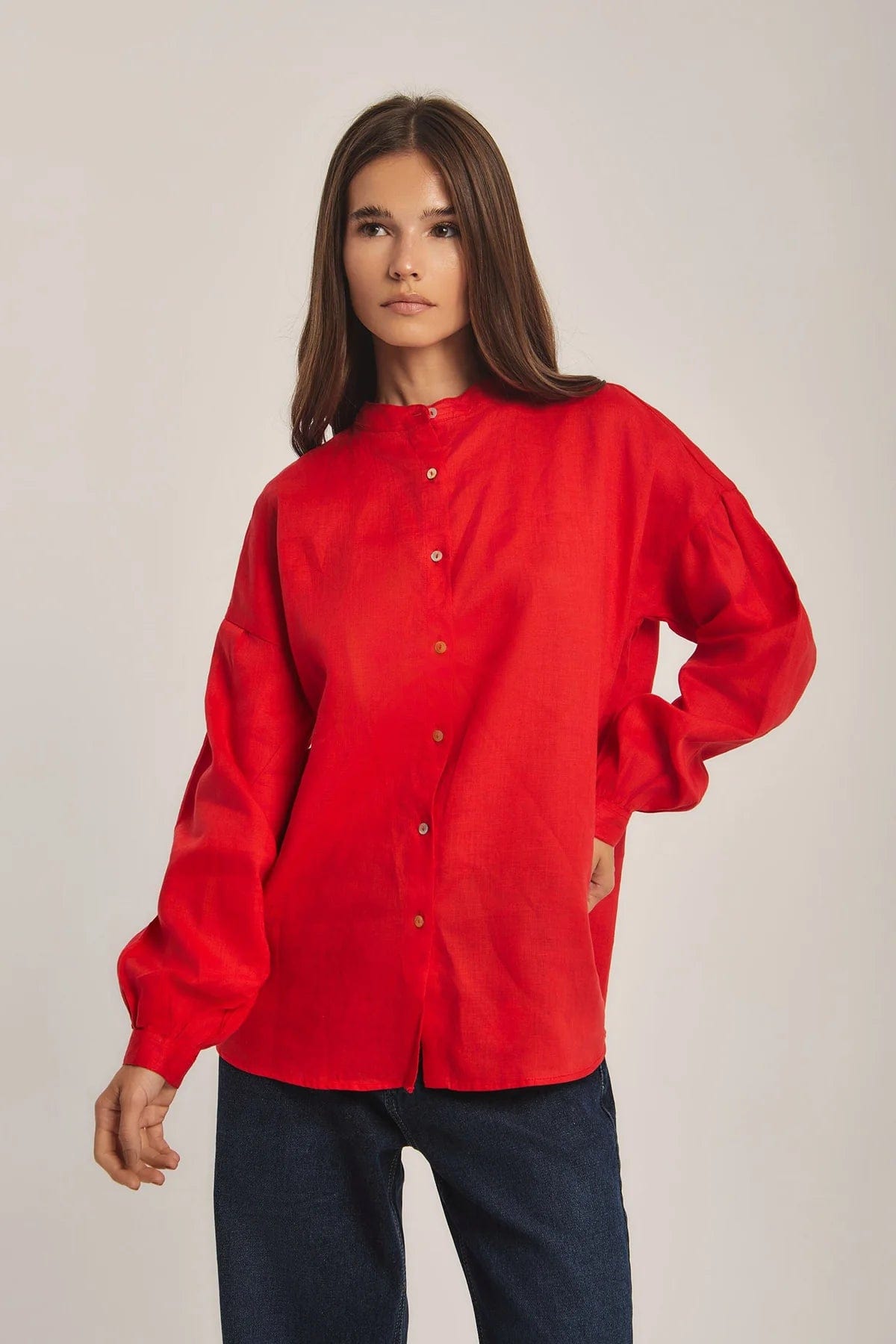 داليدرس بلوزة سادة بأزرار أمامية كم طويل