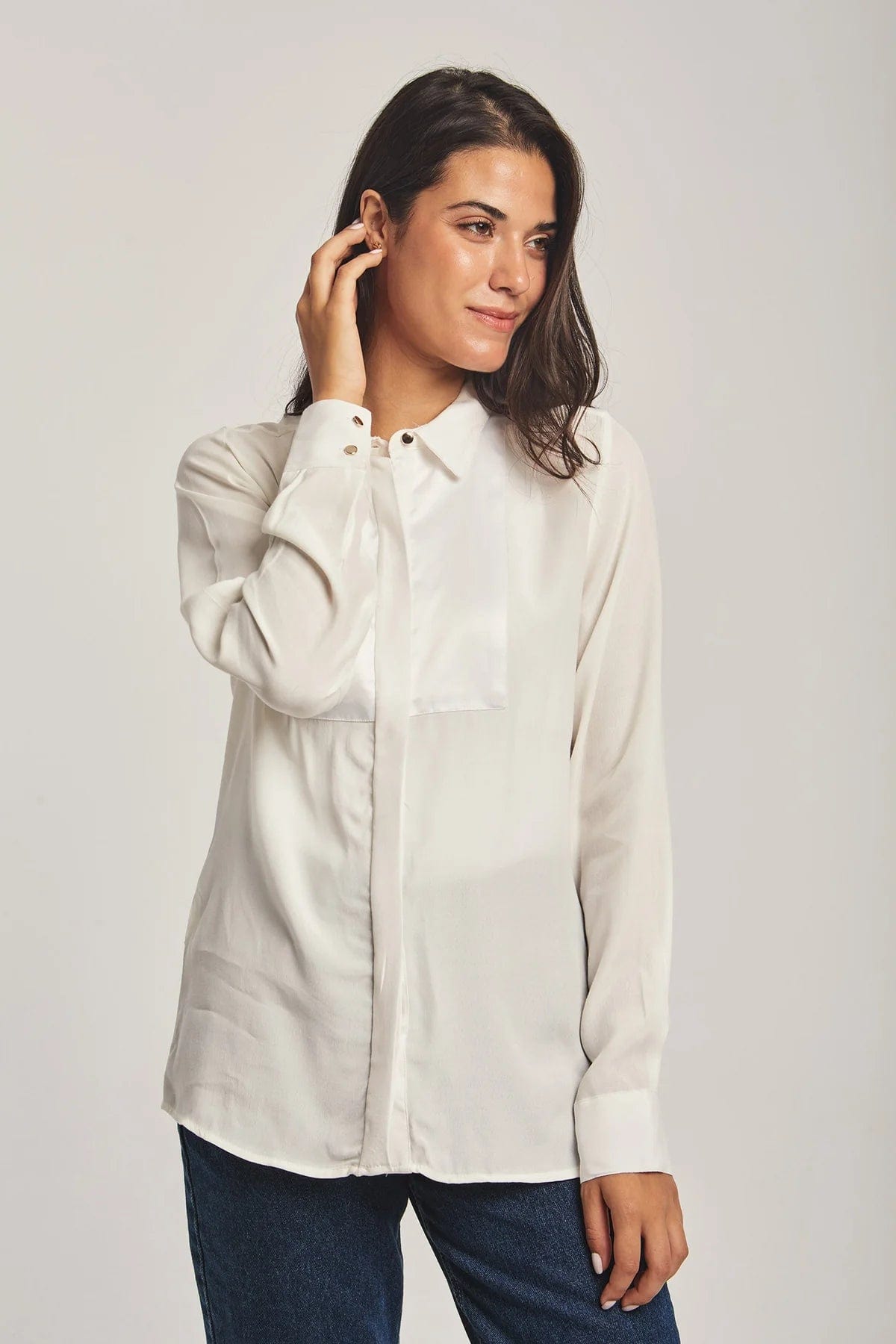 داليدرس بلوزة نسائية سادة على شكل قميص