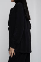 داليدرس بلوزة نسائية سادة بربطة عنق أسود قاتم