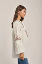 داليدرس بلوزة نسائية مطرزة أوف وايت