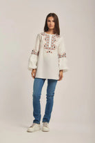 داليدرس بلوزة نسائية مطرزة أوف وايت