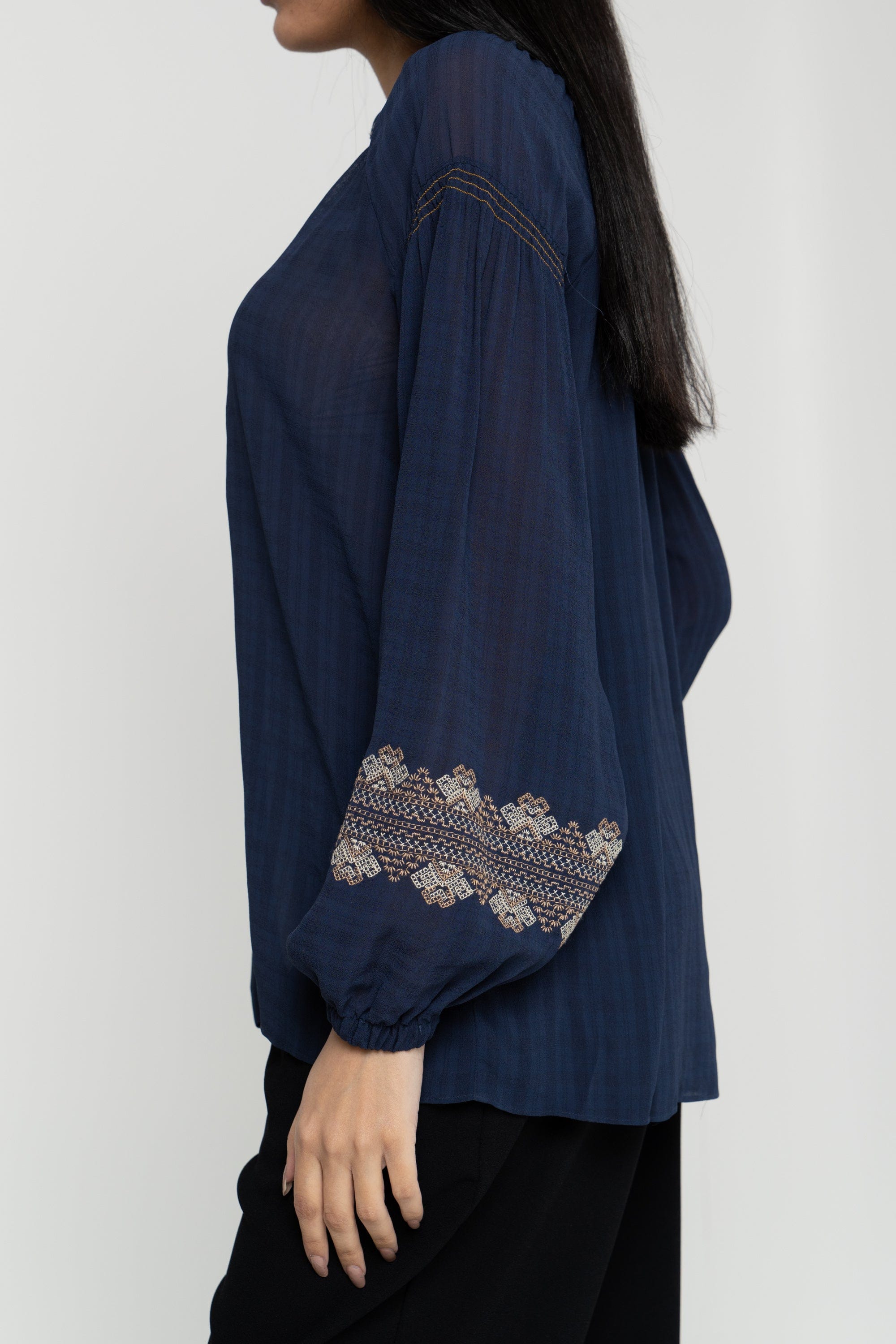 داليدرس بلوزة مطرزة نسائية