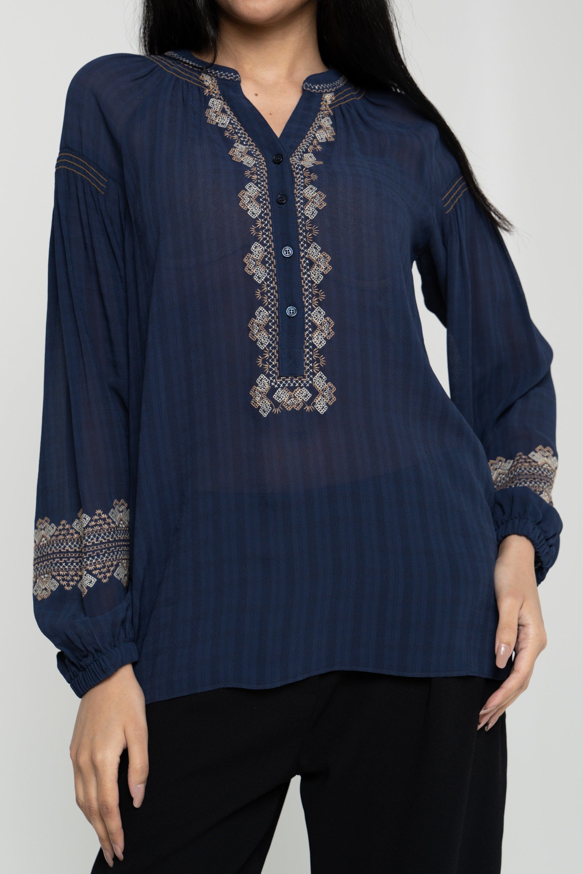 داليدرس بلوزة مطرزة نسائية