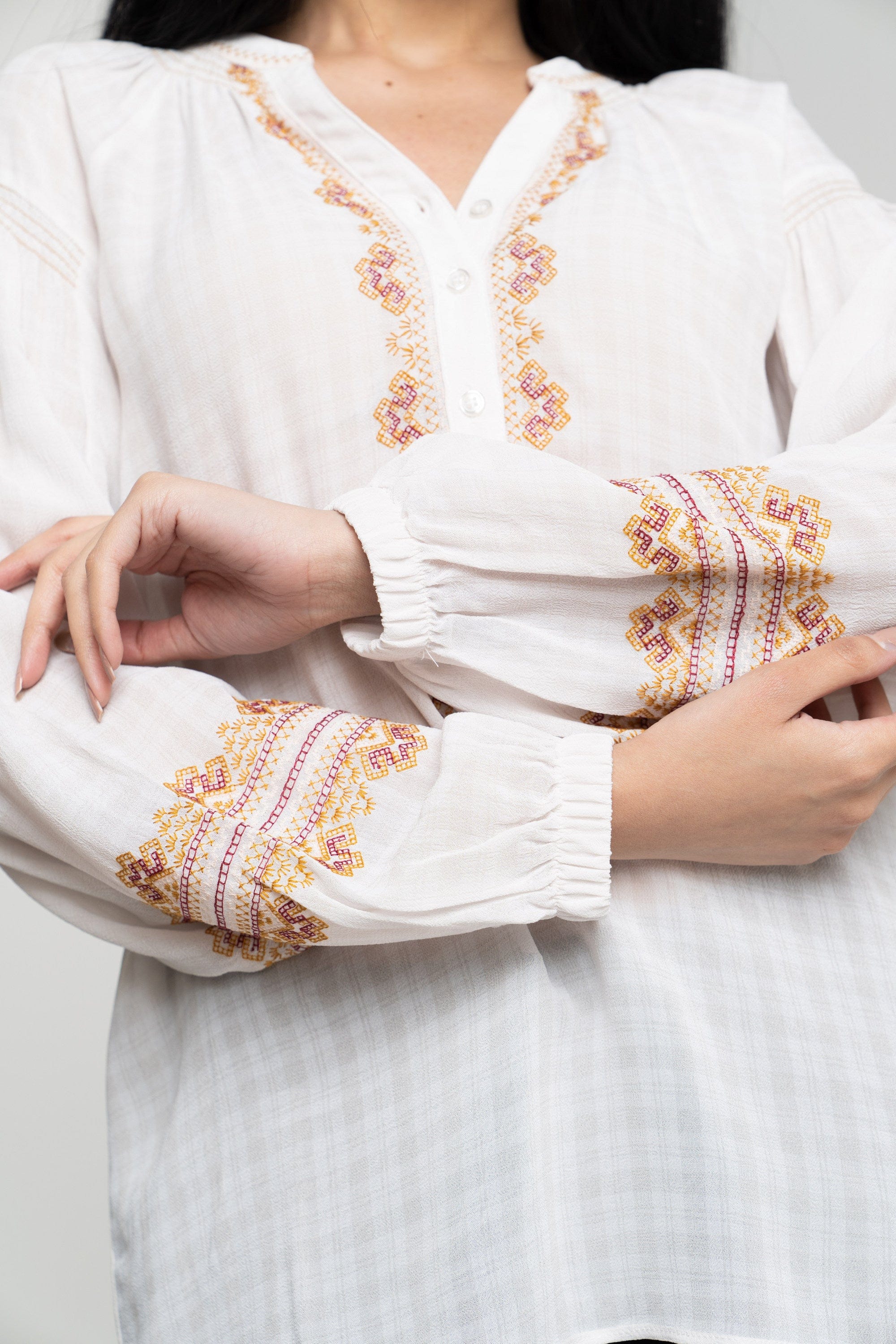 داليدرس بلوزة مطرزة نسائية