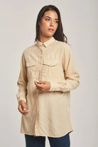 داليدرس بلوزة نسائية طويلة بجيوب على الصدر بيج