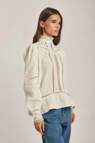 داليدرس بلوزة نسائية مخرمة أوف وايت